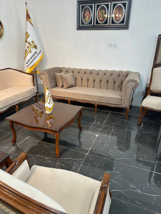 مبل فرانسوی ۸ نفره به همراه چستر