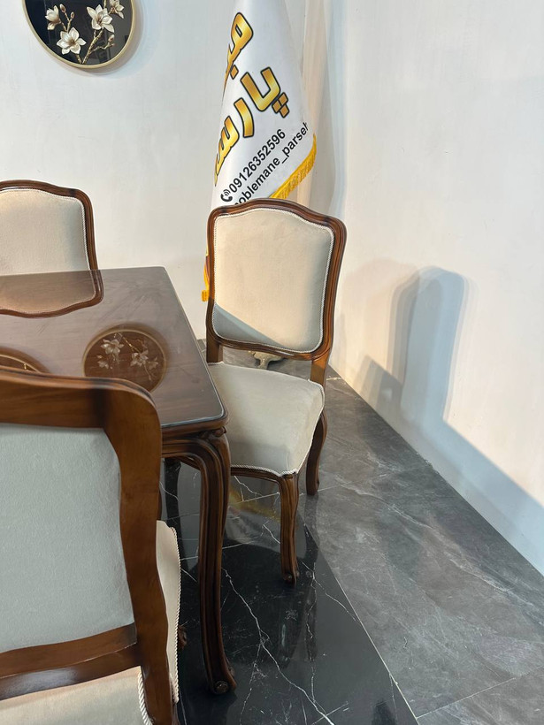 مبل فرانسوی ۸ نفره به همراه چستر